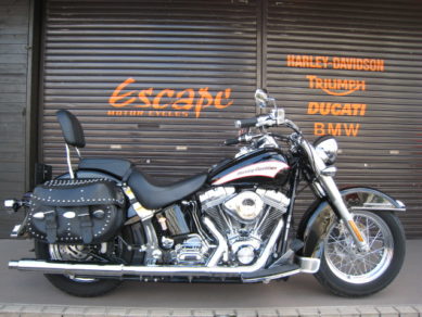HARLEY-DAVIDSON FLST 黒