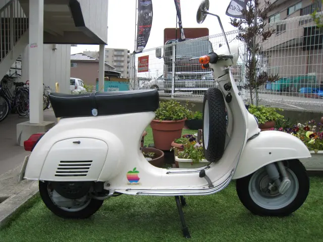 Vespa 100 ビンテージ ベースに VESPA 100ビンテージ | Escape Bike
