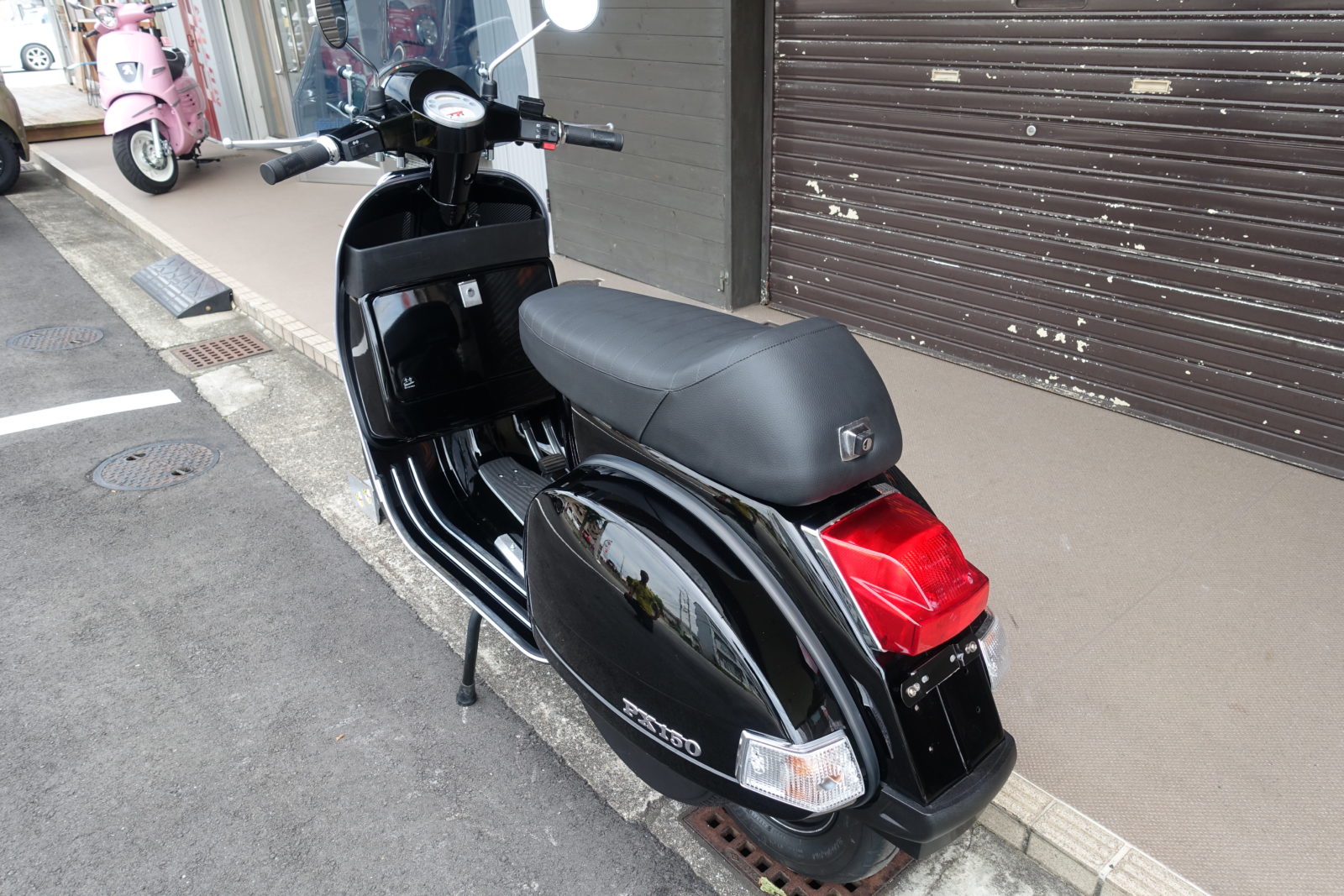 VESPA PX150ユーロ3 ブラック | Escape Bike