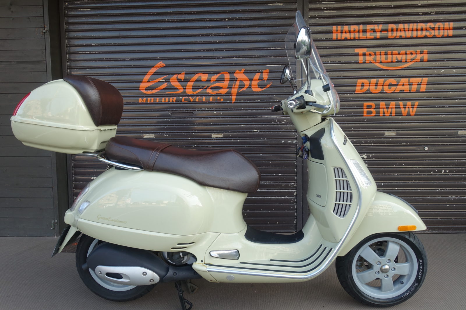 VESPA GT200L ベージュ 純正リアボックス