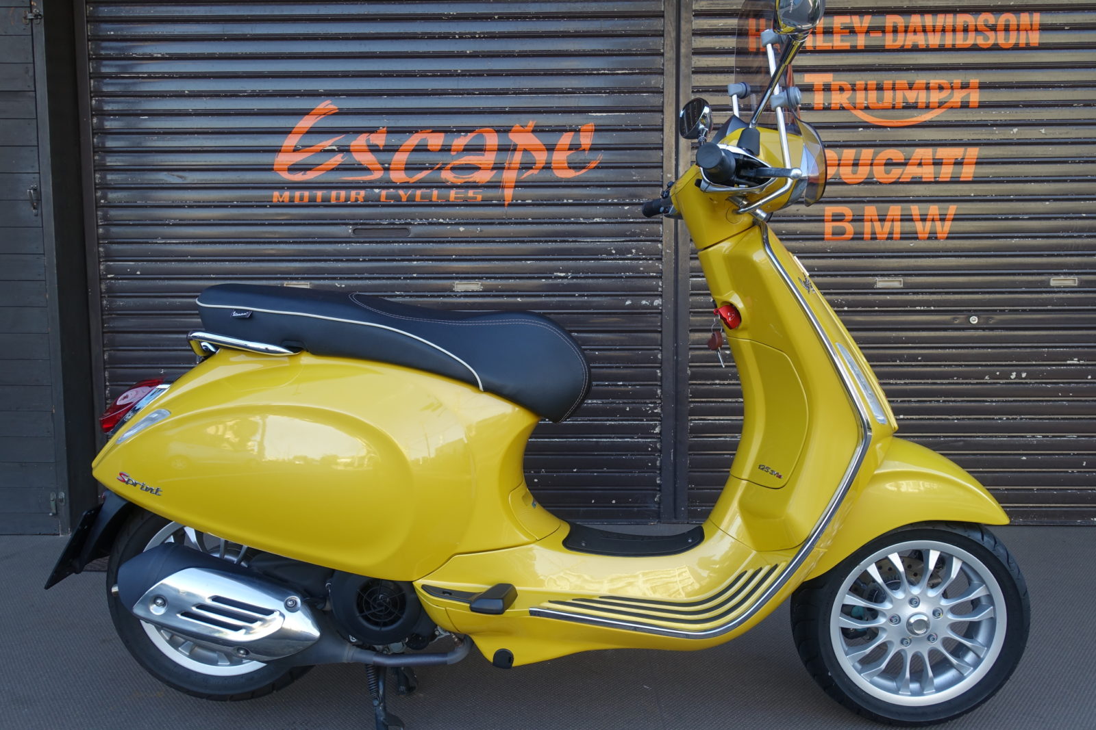 VESPA スプリント125 3Vie イタリア最終生産モデル