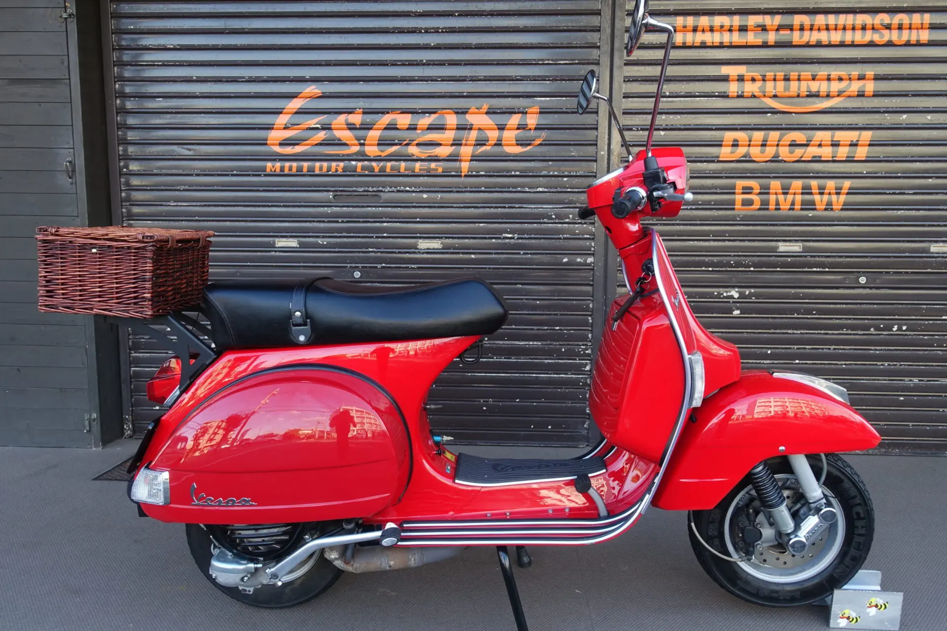 VESPA PX150 Euro3 バケット付き | Escape Bike
