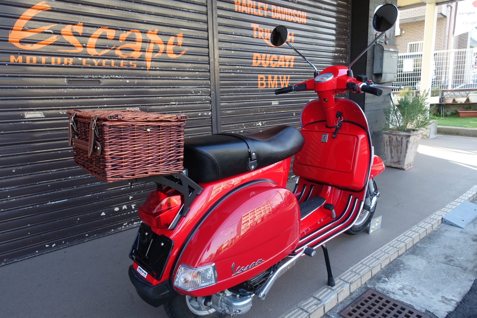 VESPA PX150 Euro3 バケット付き | Escape Bike