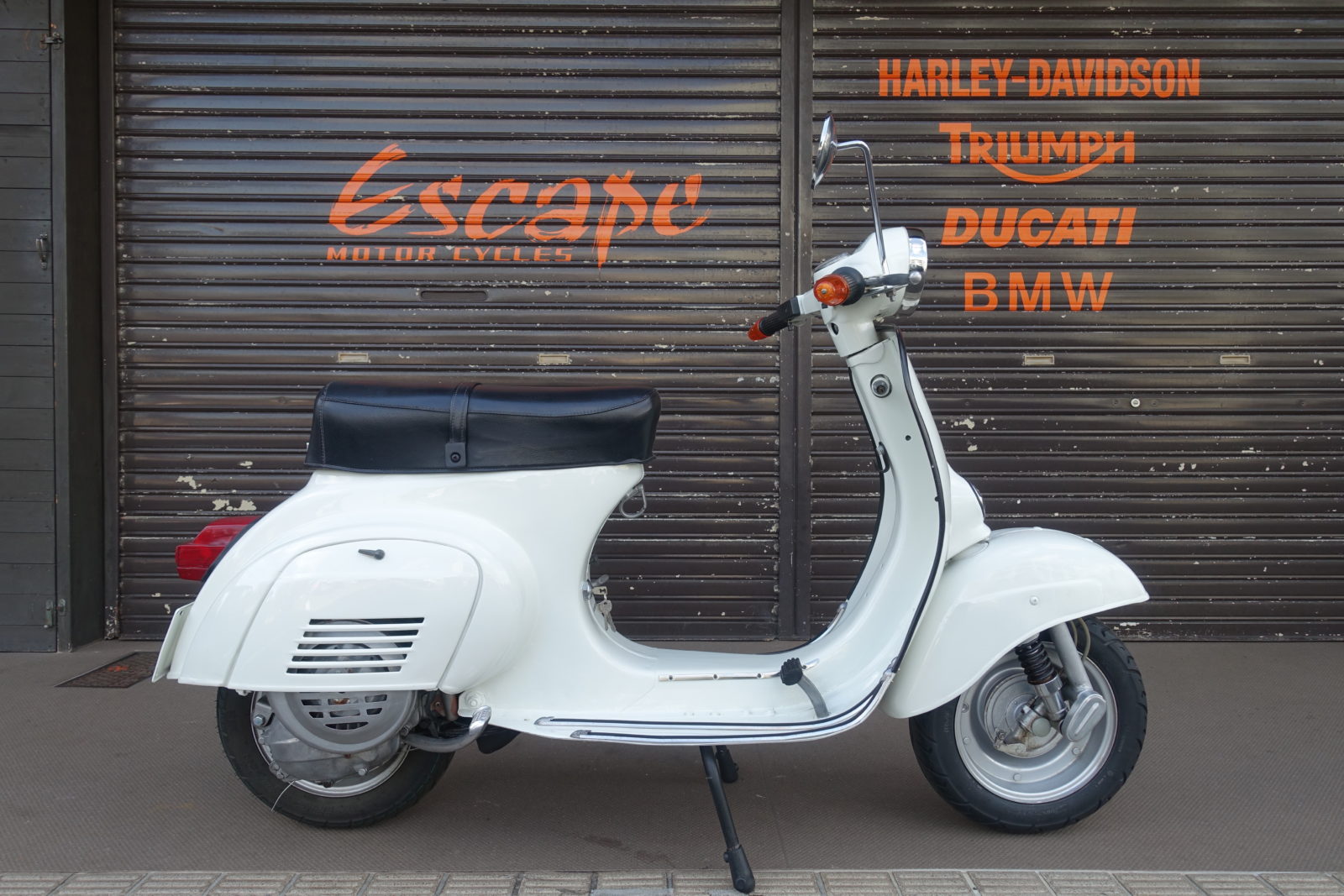 VESPA 50SS ホワイトレストア済み