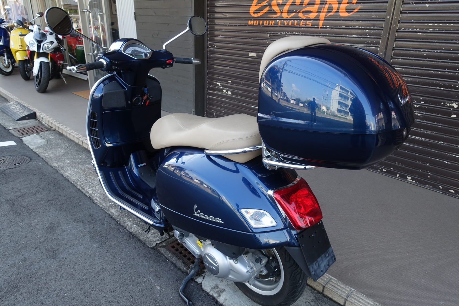 VESPA GTS250ie | Escape Bike
