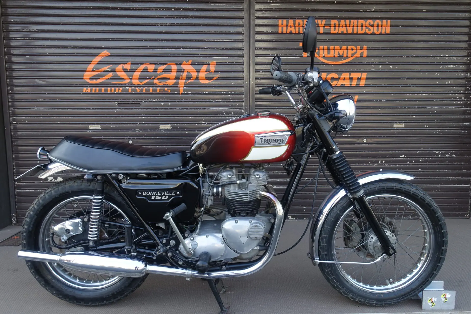 TRIUMPH T140 | Escape Bike