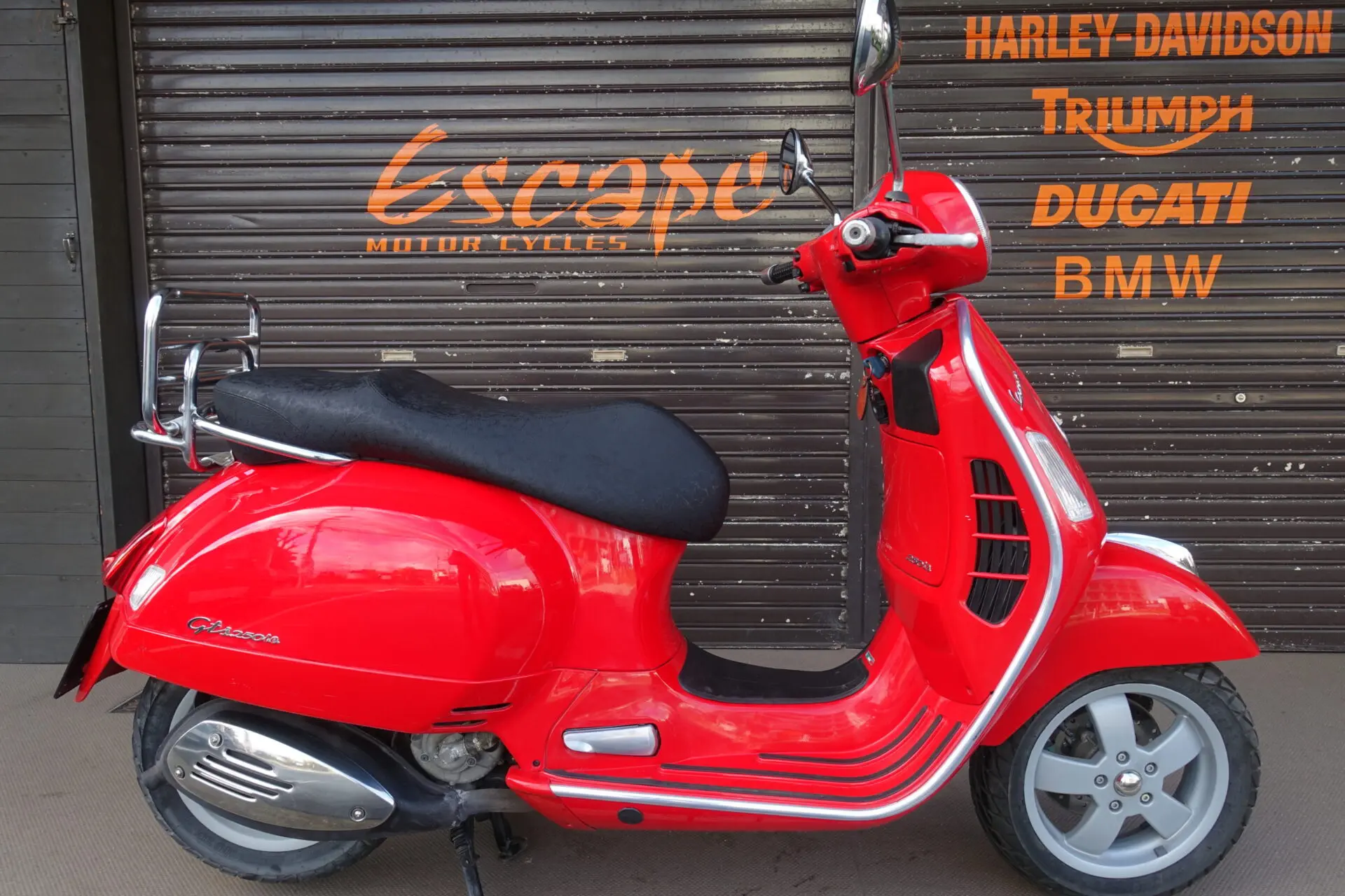 VESPA GTS250IE | Escape Bike