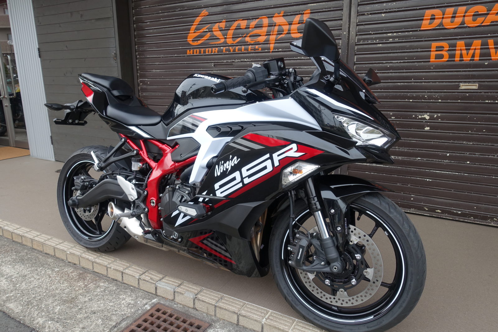 KAWASAKI ZX-25R SE ETC付 | Escape Bike