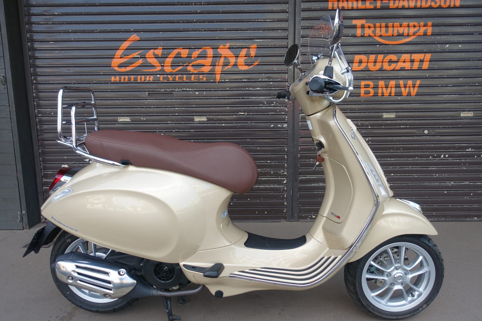 VESPA プリマベーラ150 シャンパンゴールド