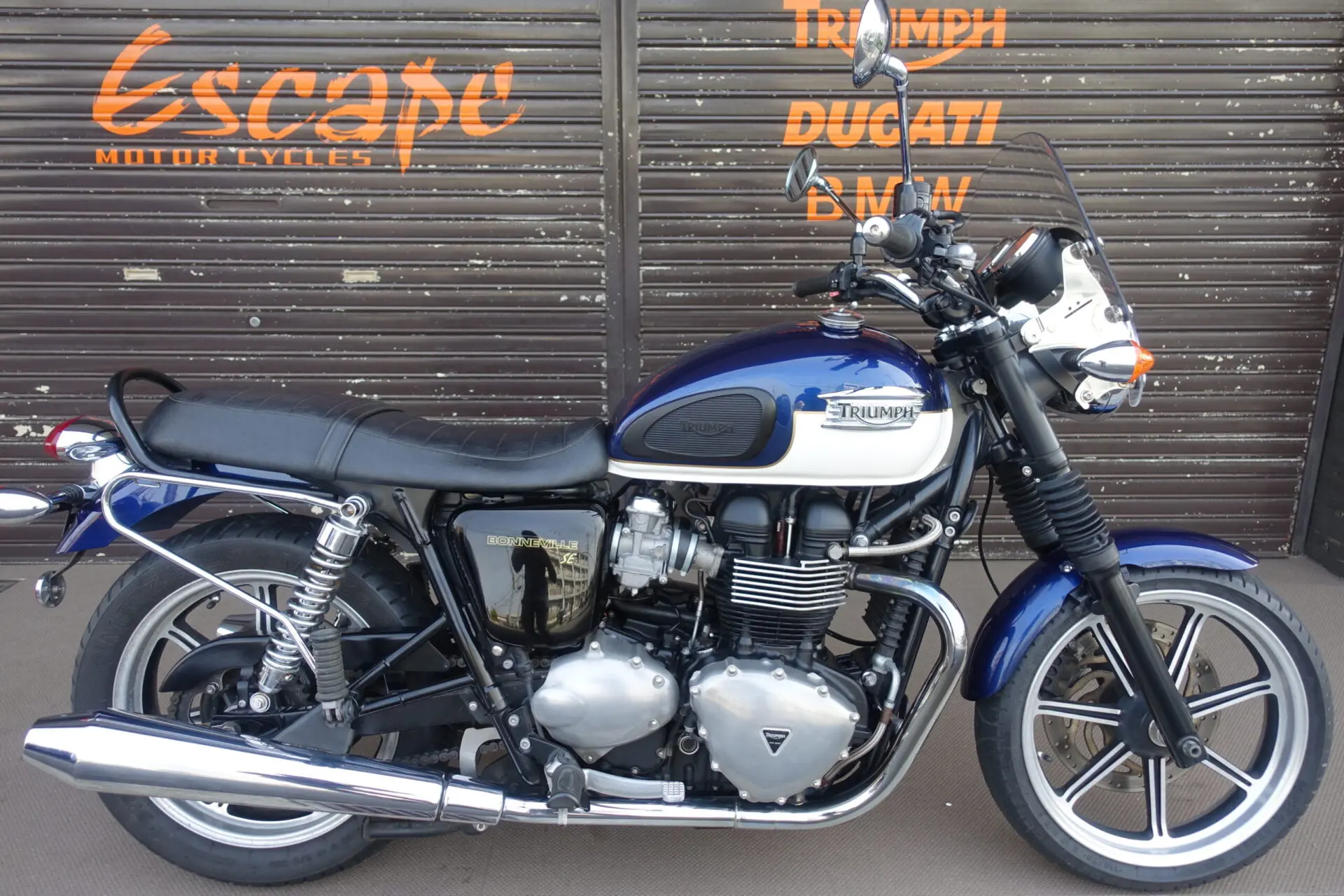 TRIUMPH ボンネビルSE ライトカスタム | Escape Bike
