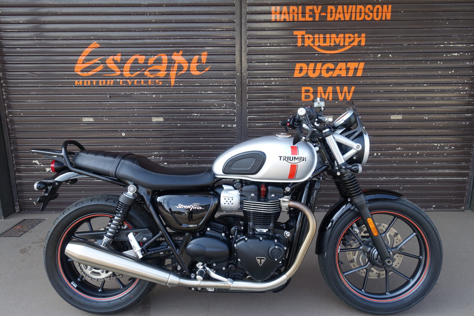 TRIUMPH ストリートツイン ライトカスタム