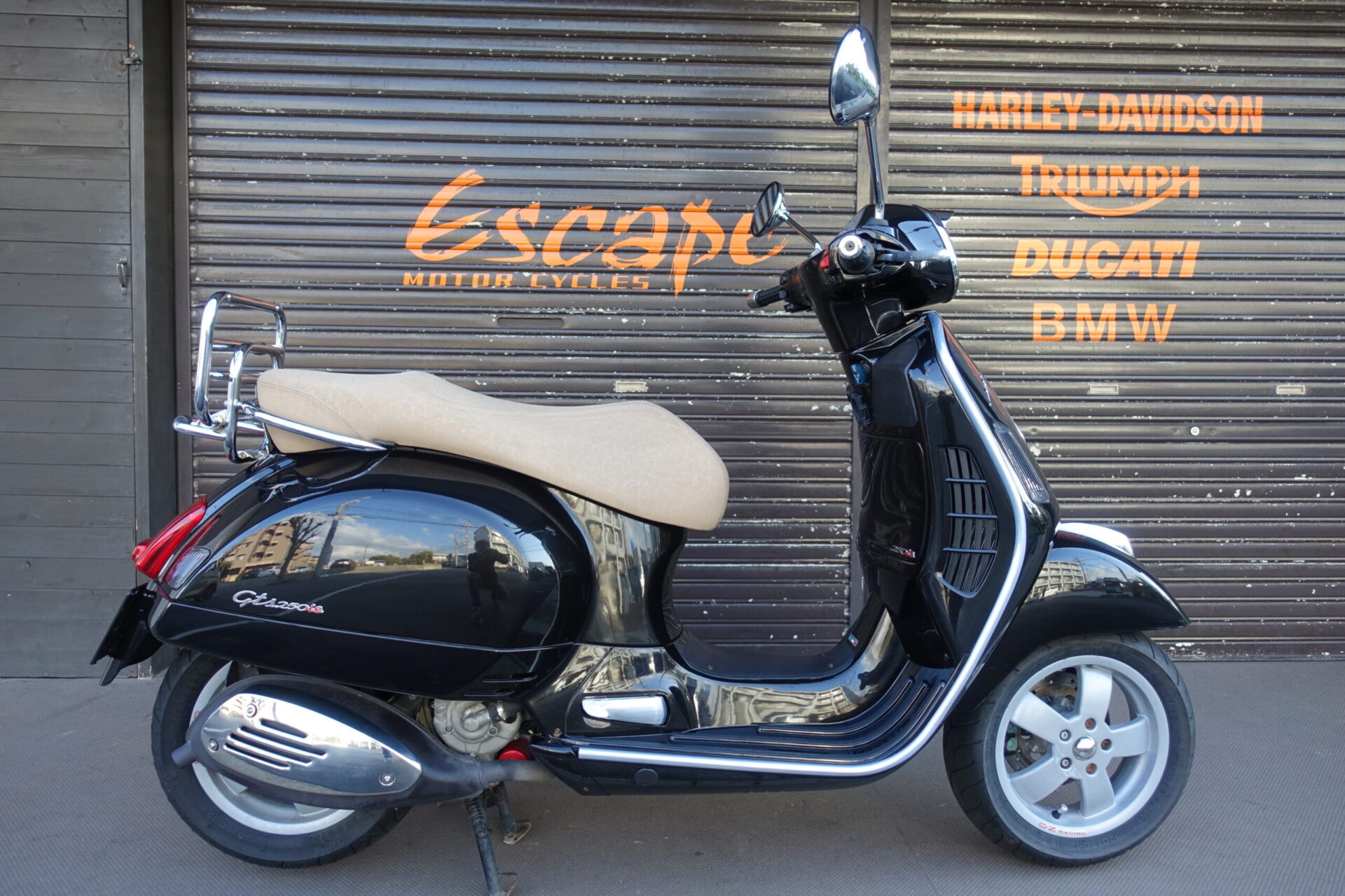 VESPA GTS250ie ブラック | Escape Bike VESPA GTS250ie ブラック | Escape Bike
