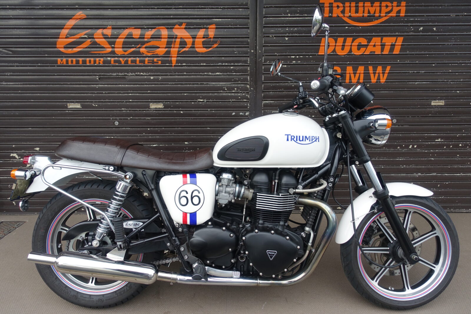 TRIUMPH ボンネビル トリコロールカラー