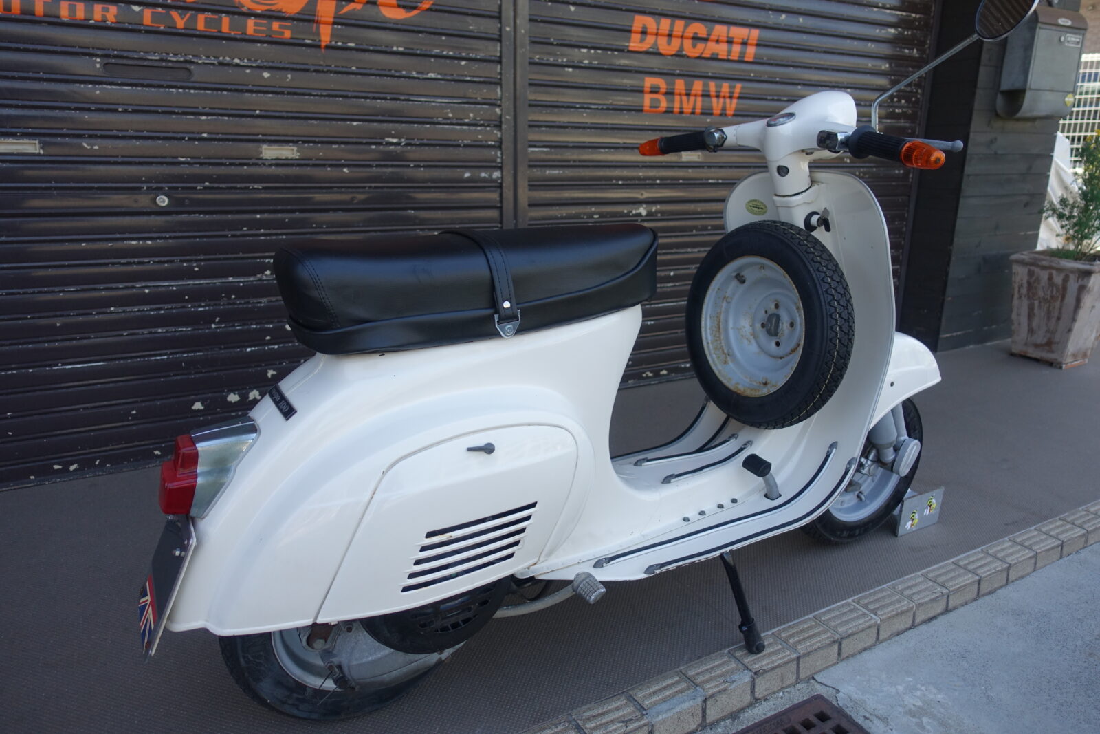 ベスパ100 VESPA 100 | Escape Bike
