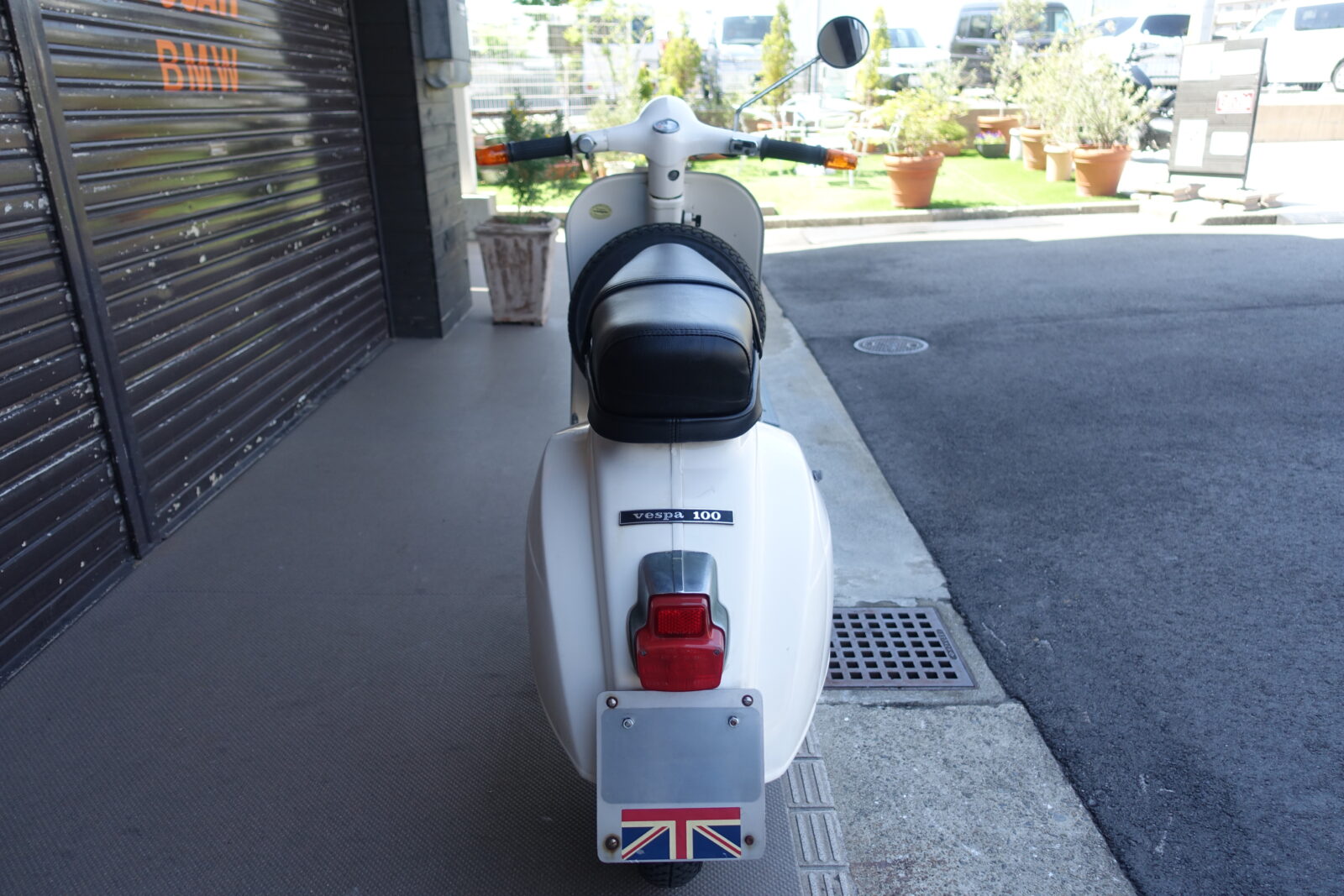 VESPA 100 | Escape Bike