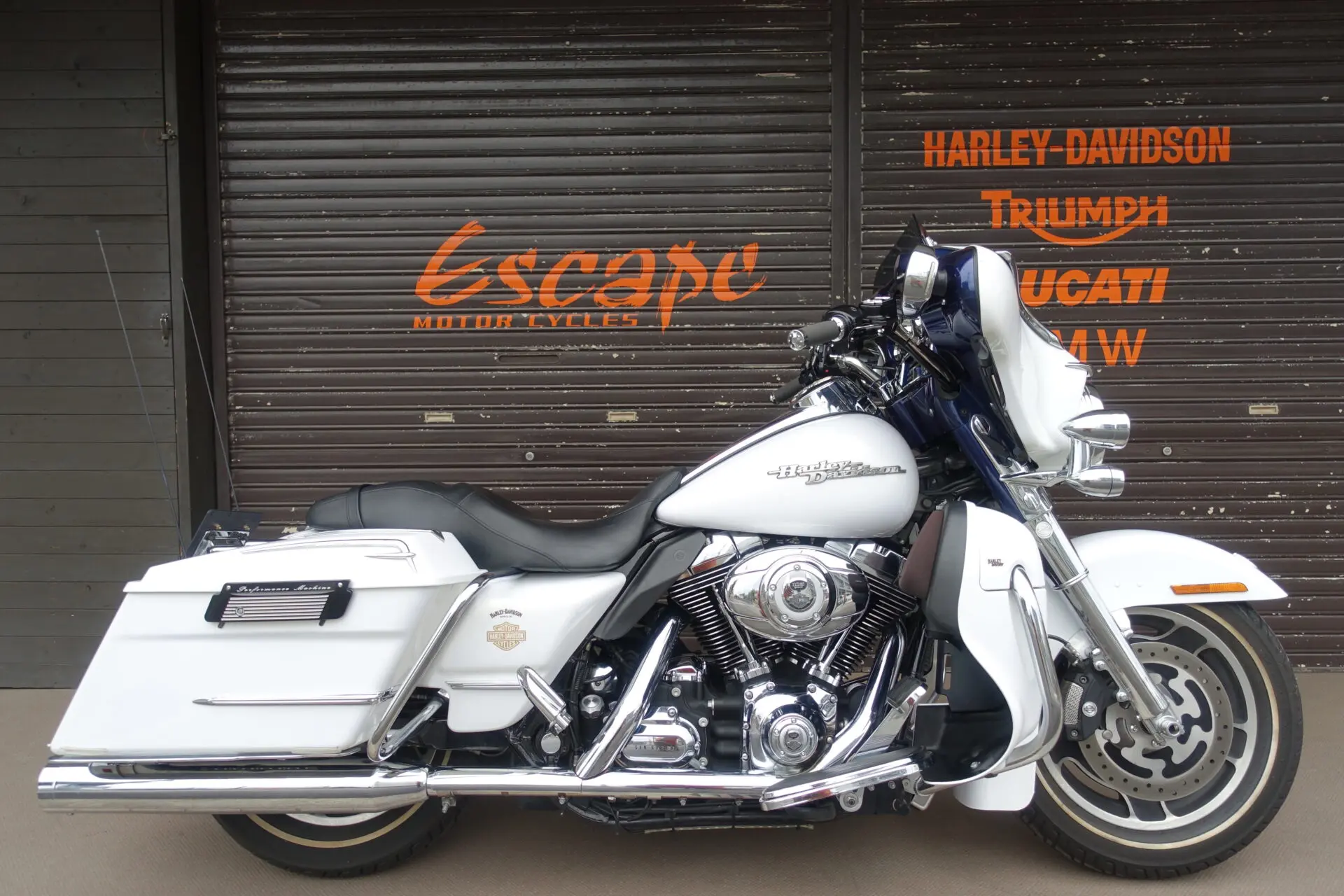 パールホワイト | Escape Bike