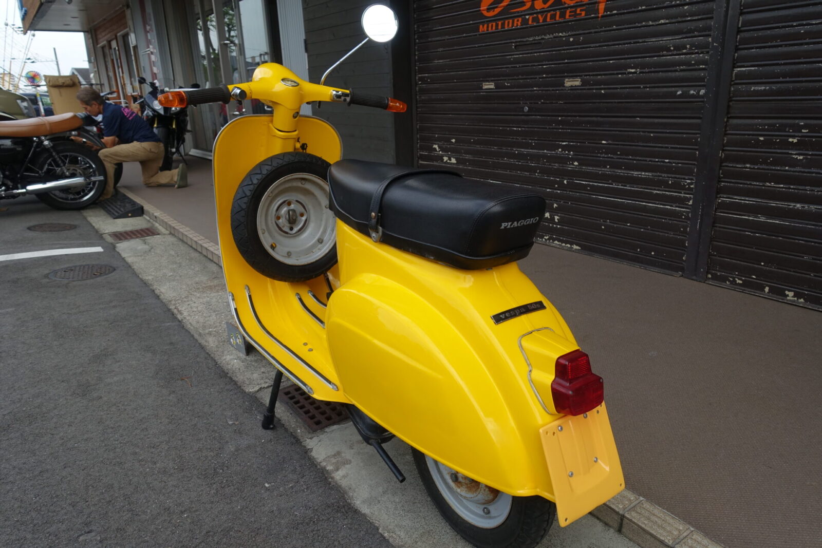 Vespa 50s ベスパ　ボアアップ75cc　1980年製 VESPA 50S 75CCボアアップ 前後キャリア付き | Escape Bike
