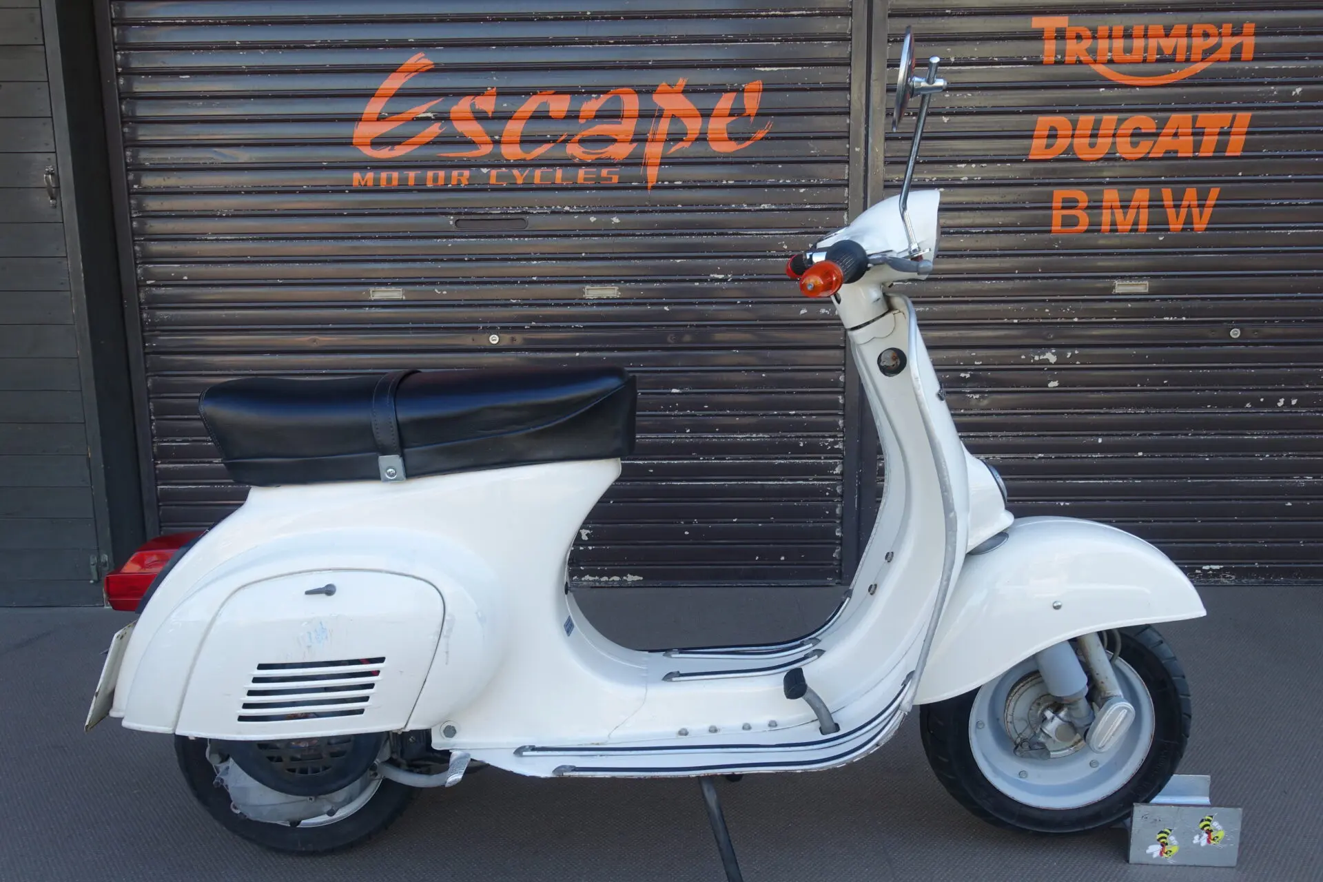 VESPA 50S | Escape Bike