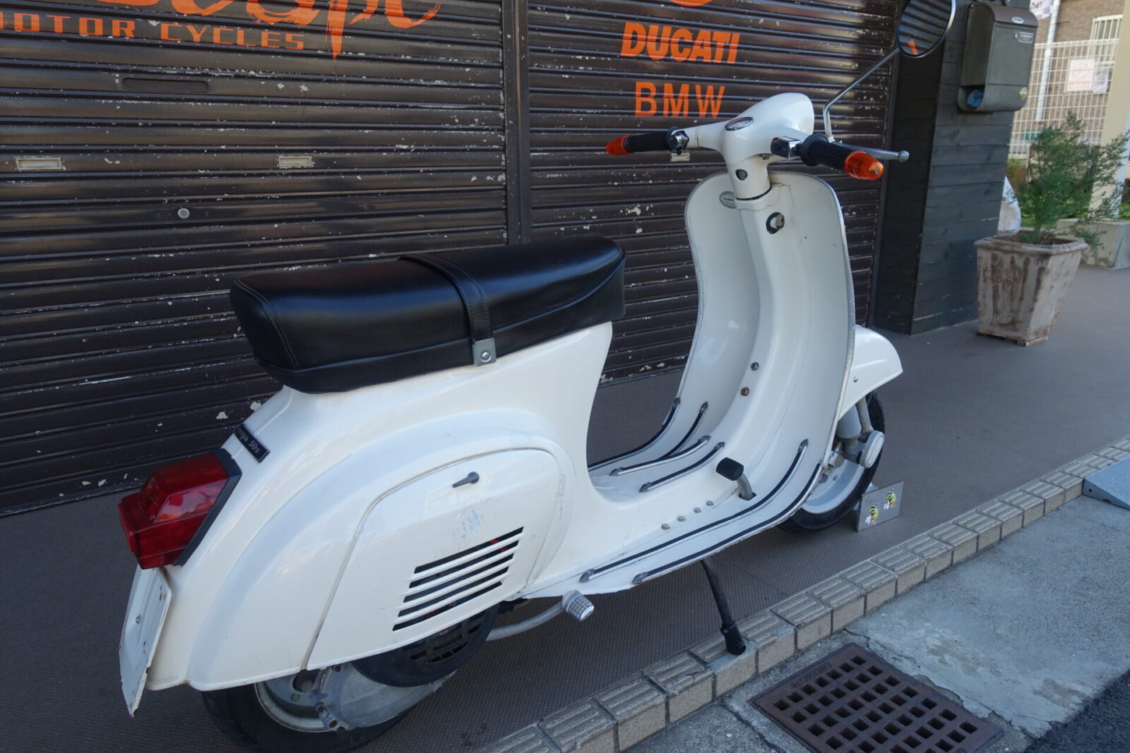 VESPA 50S | Escape Bike