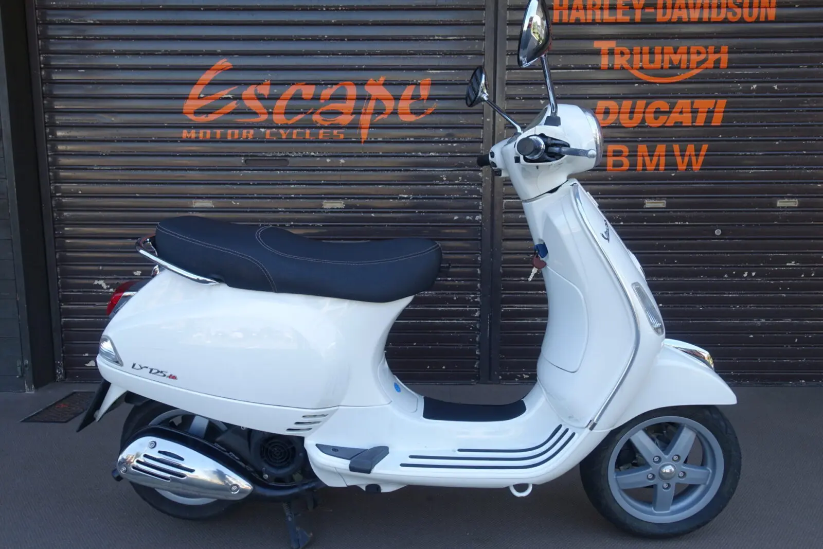 VESPA LX125IE | Escape Bike
