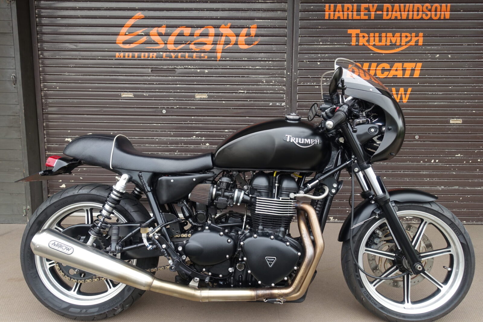 TRIUMPH ボンネビル ESCAPEカスタム