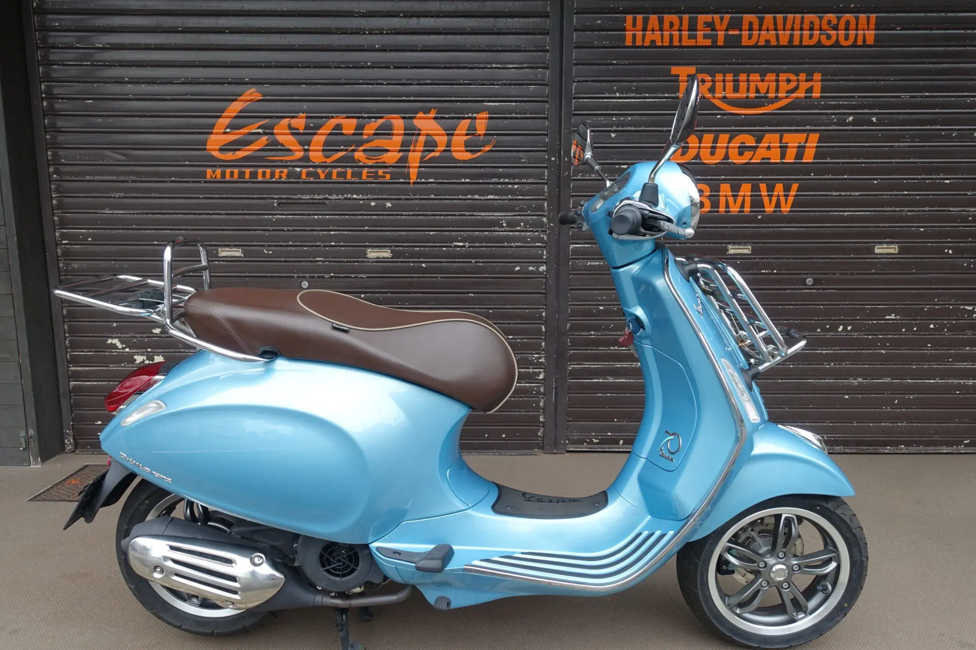 VESPA 125プリマベーラ ベスパ70周年アニバーサリーモデル | Escape Bike