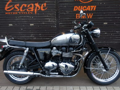 TRIUMPH ボンネビルT100 ESCAPEカスタム