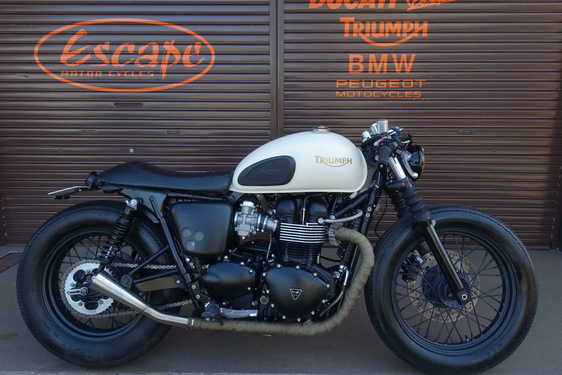 TRIUMPH ボンネビルSE クラシックカフェレーサーカスタム | Escape Bike