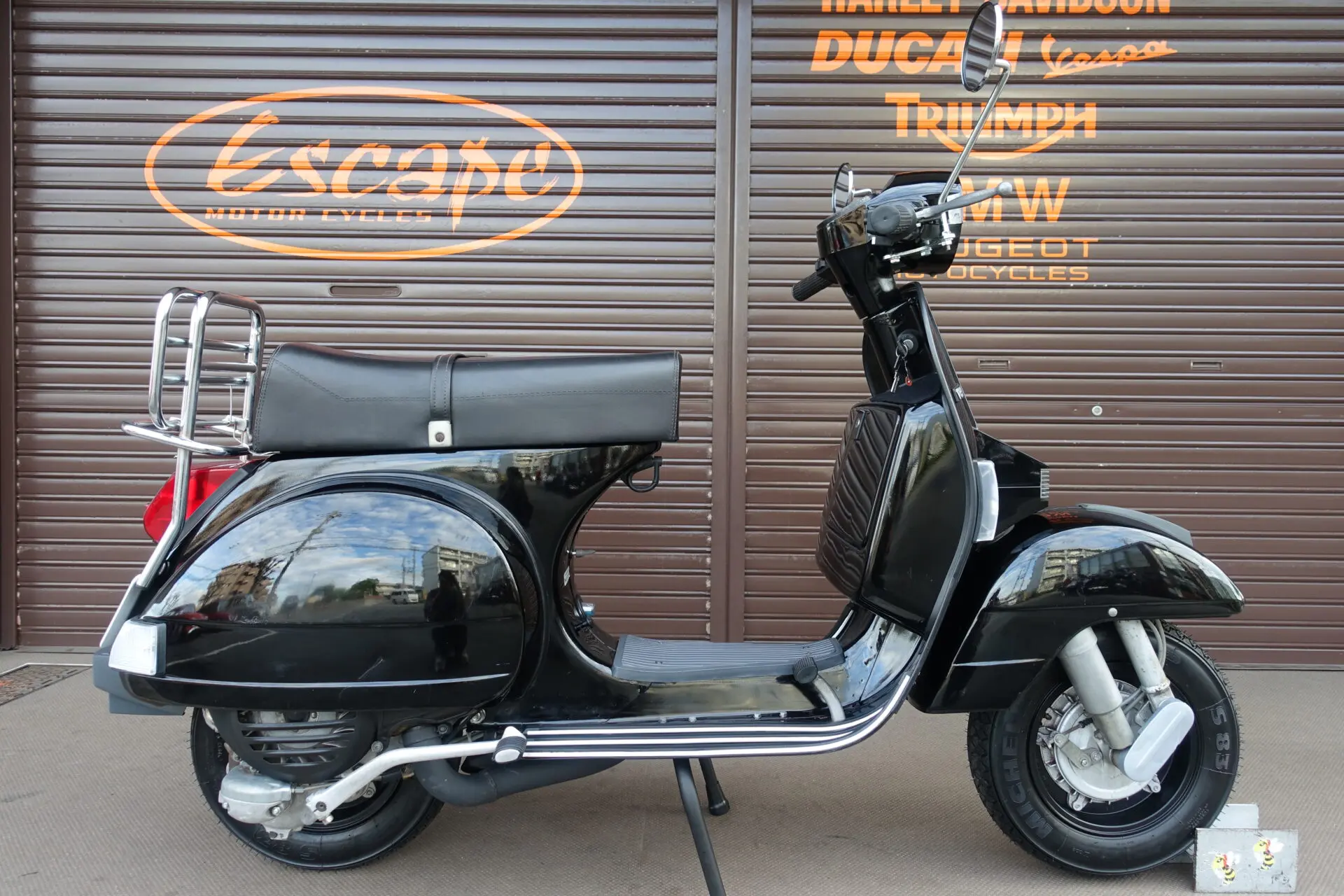VESPA PX200E 前後アルミホイール リアキャリア付き | Escape Bike VESPA PX200E 前後アルミホイール リアキャリア付き | Escape Bike