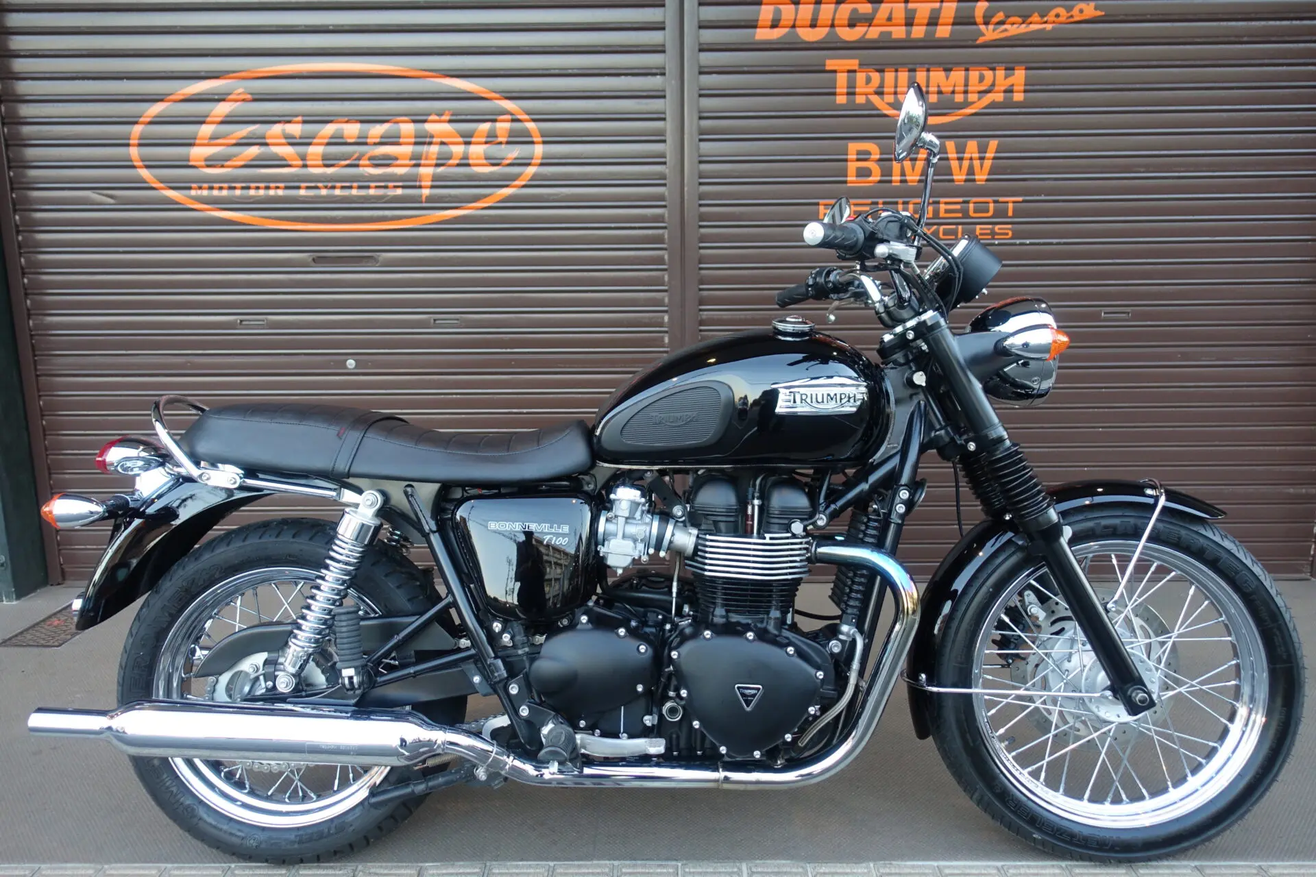 TRIUMPH ボンネビルT100 フルノーマル 空冷エンジン | Escape Bike
