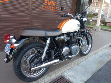 TRIUMPH ボンネビル カスタムペイント ノーマンハイドTOGAマフラー