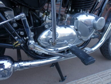 TRIUMPH T140ボンネビル | Escape Bike