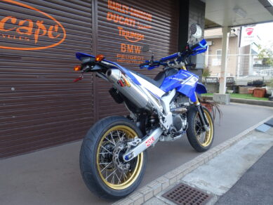 YAMAHA WR250R モタードカスタム車両 FMFマフラー | Escape Bike