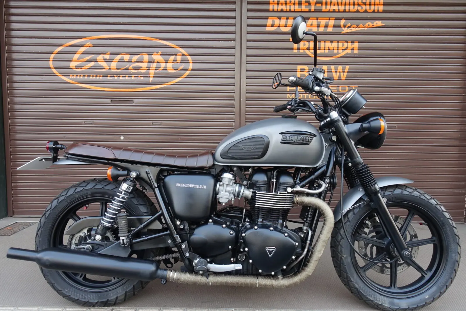 TRIUMPH ボンネビルT100 AELLAキャプトンマフラー 純正OPワイド TRIUMPH ボンネビルT100 AELLAキャプトンマフラー 純正OPワイド