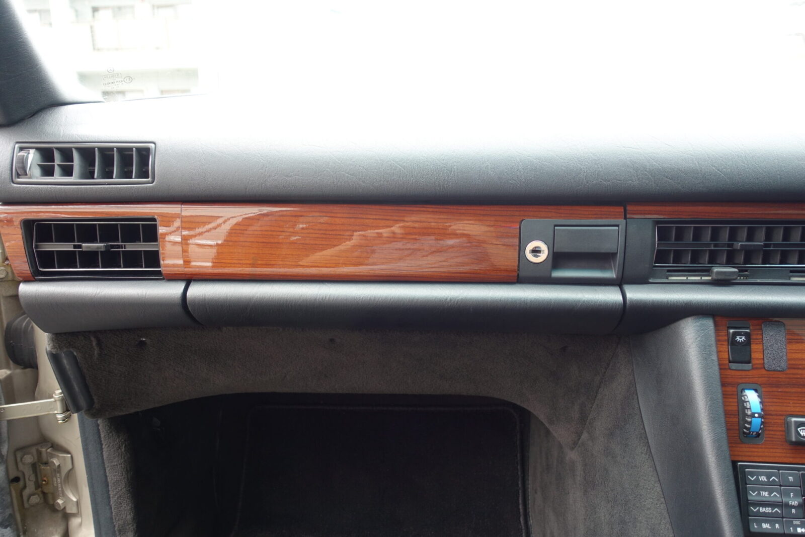 W126 300SE | Escape Bike