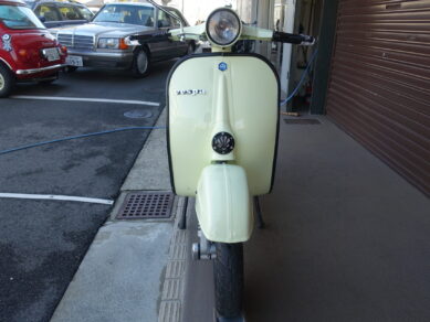 VESPA 50S ペールイエロー ブラックホイール ダルマテール | Escape Bike