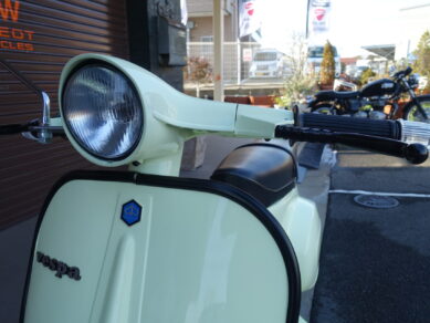 VESPA 50S ペールイエロー ブラックホイール ダルマテール | Escape Bike