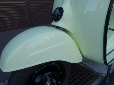 VESPA 50S ペールイエロー ブラックホイール ダルマテール | Escape Bike