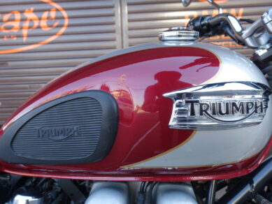 TRIUMPH ボンネビルT100 大和ステンレストライアンフタイプマフラー