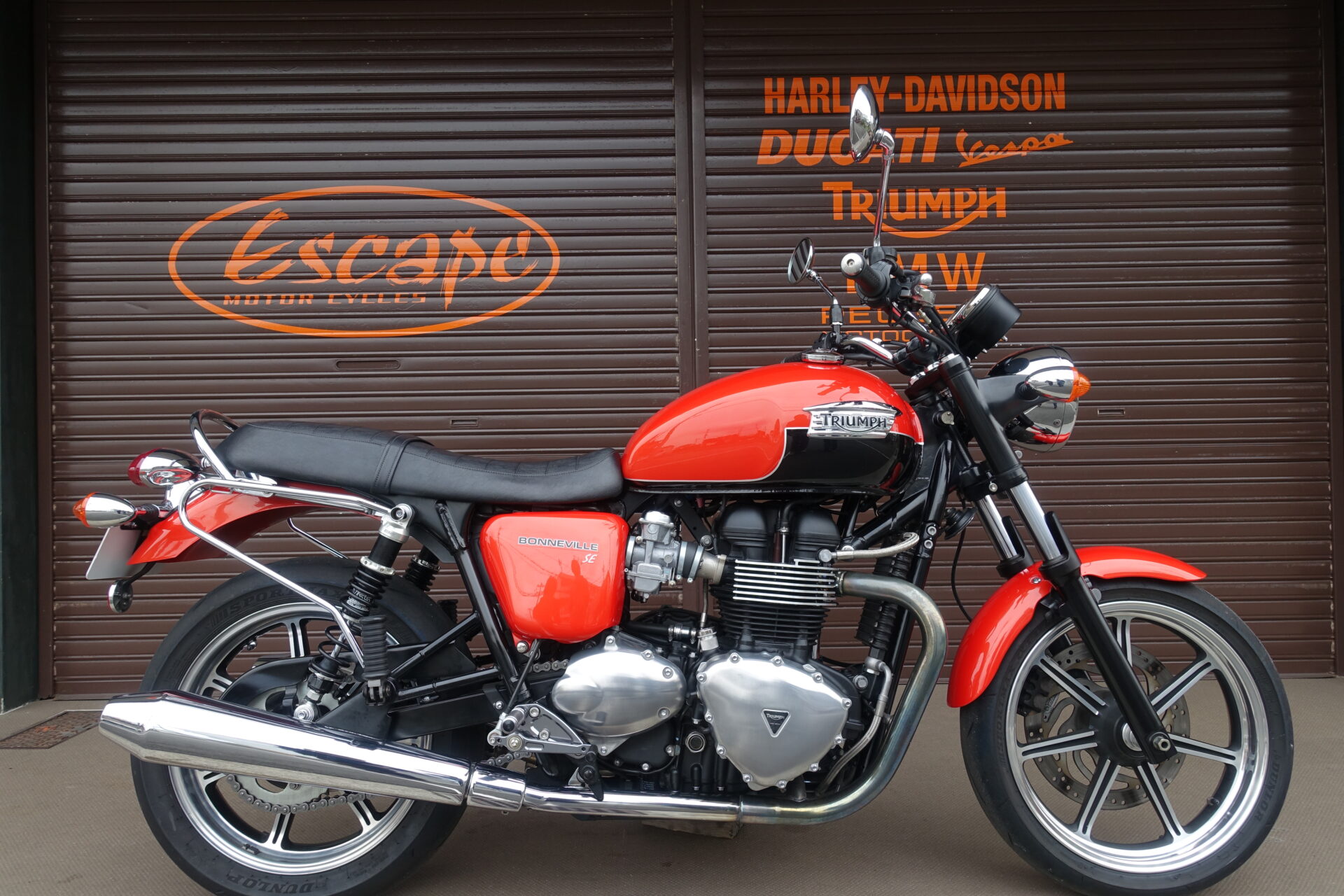 TRIUMPH ボンネビルSE バックステップ YSSサスペンション グラブバー サイドバッグサポート