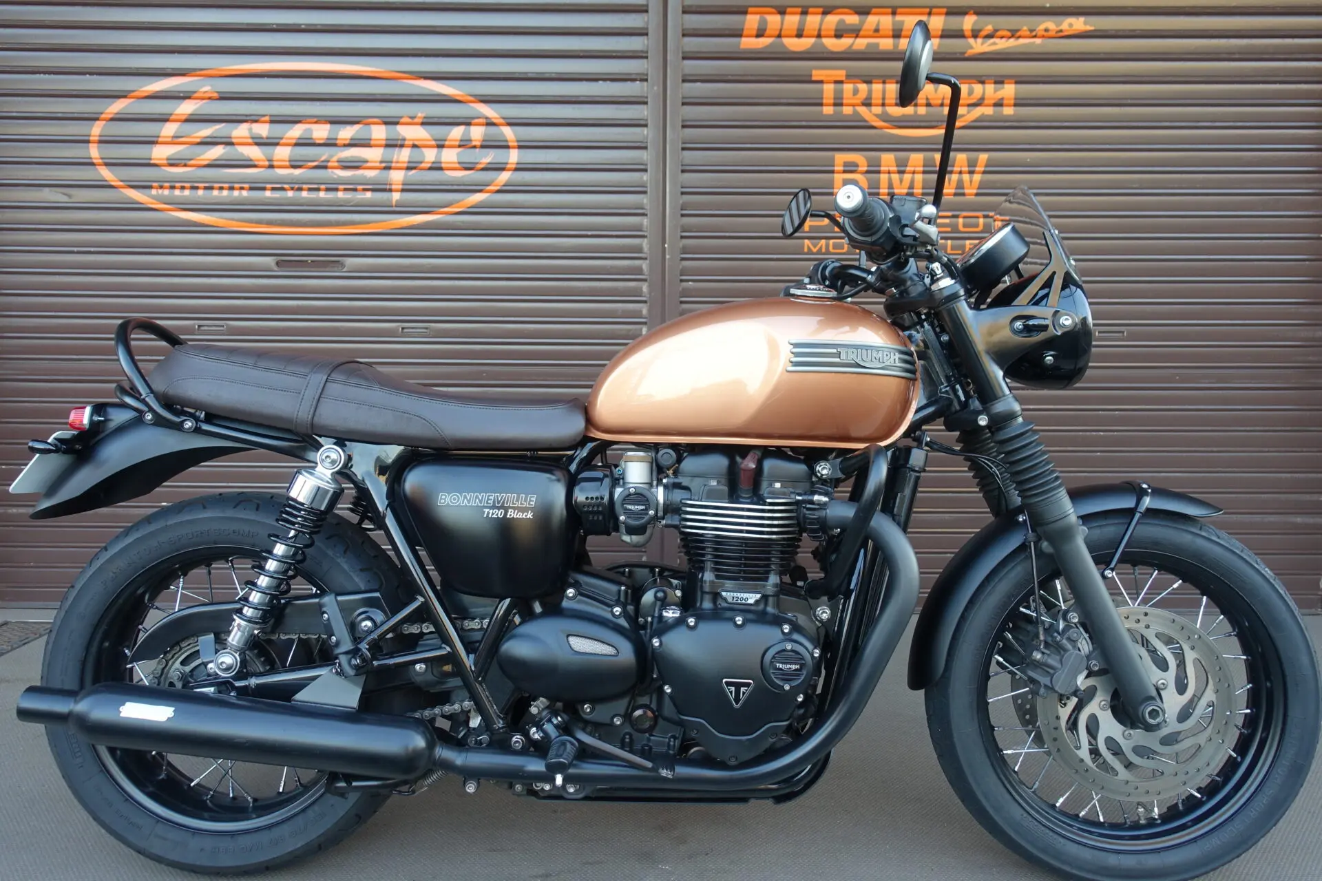 TRIUMPH ボンネビルT120 ESCAPEカスタム | Escape Bike