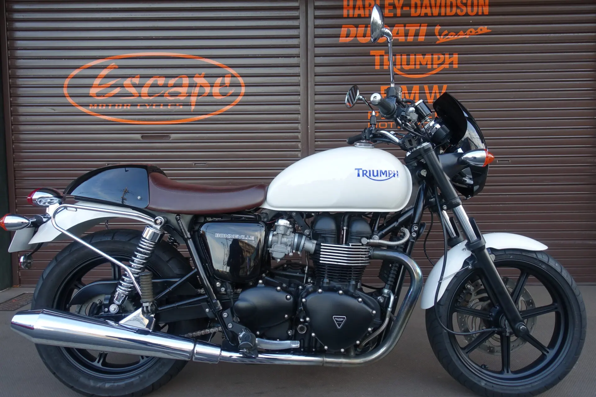 TRIUMPH ボンネビル カフェレーサーカスタム | Escape Bike