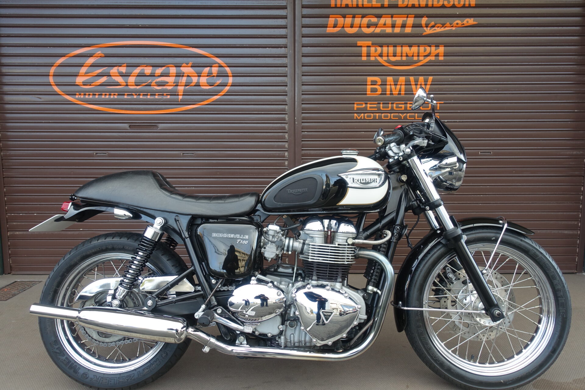 TRIUMPH ボンネビルT100 空冷キャブ カフェレーサーカスタム ノーマン