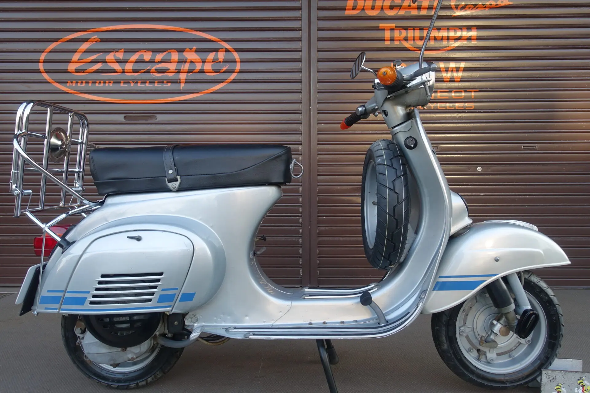 ベスパのホイルとか！彦根市〜。 VESPA ヴェスパ グッズ通販 アンティーク看板・万年カレンダー・傘