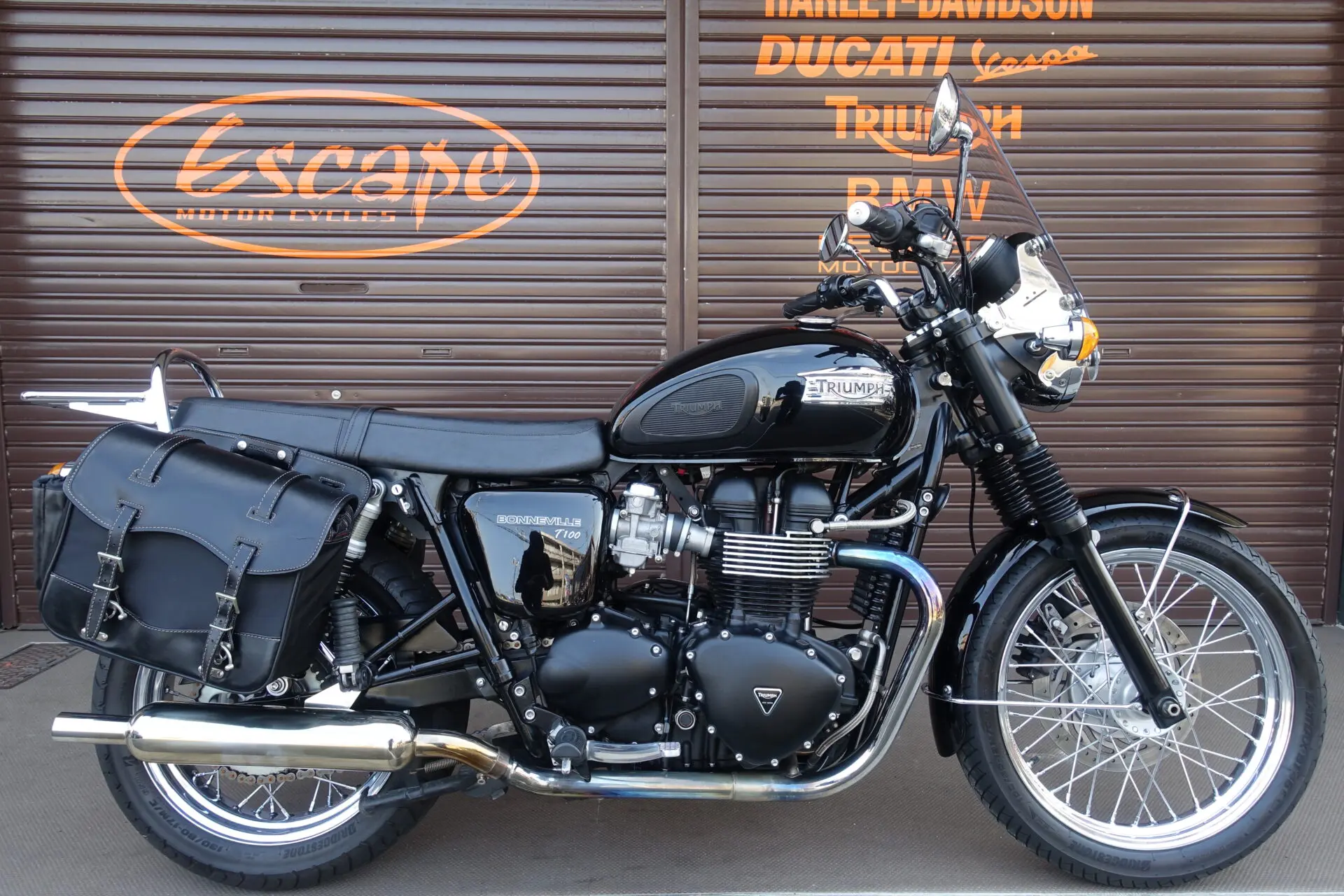 TRIUMPH ボンネビルT100 大和ステンレスマフラー OHLINSリアサス