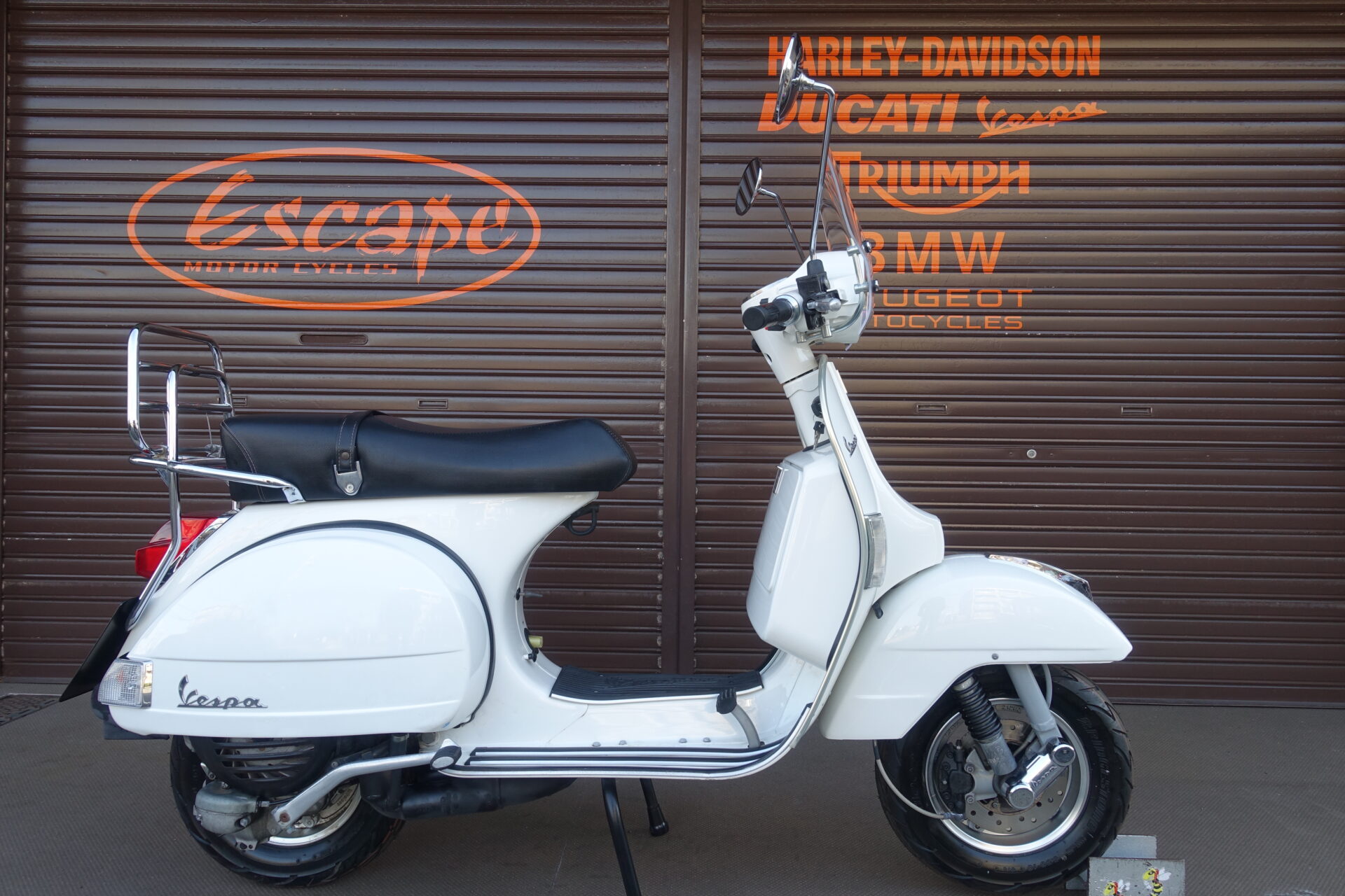 ベスパのホイルとか！彦根市〜。 ベスパのカワイイ末っ子、 LX125ABSを 大阪府大阪市のお客様に