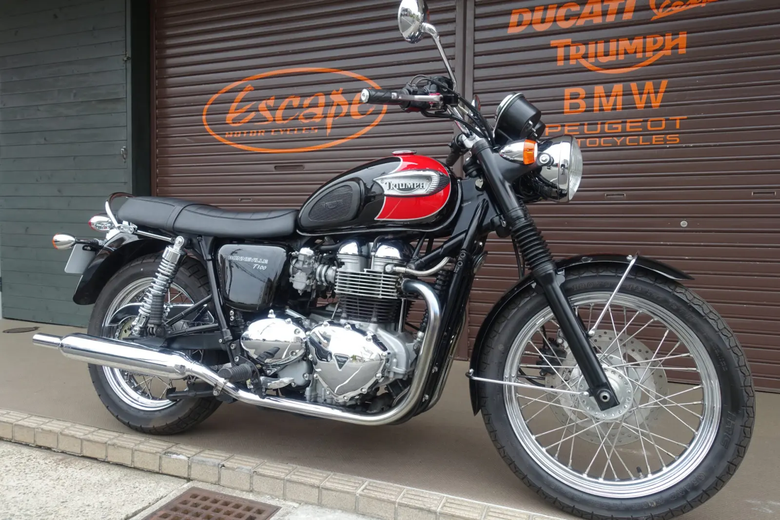 TRIUMPH ボンネビルT100 グラブバー メッキヘッドカバー メッキ