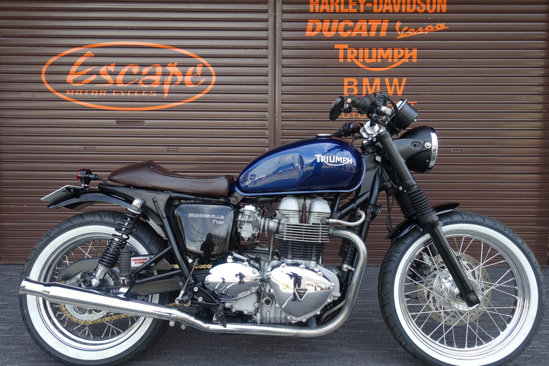 TRIUMPH ボンネビルT100 ESCAPEカフェレーサーカスタム