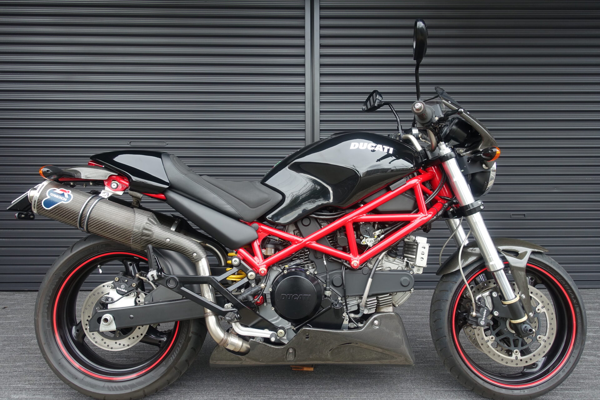 ＤＵＣＡＴＩ　モンスター400 テルミニョーニハイアップマフラー AELLAクラッチリリース オイルクーラー アップハンドル カーボンフェンダー