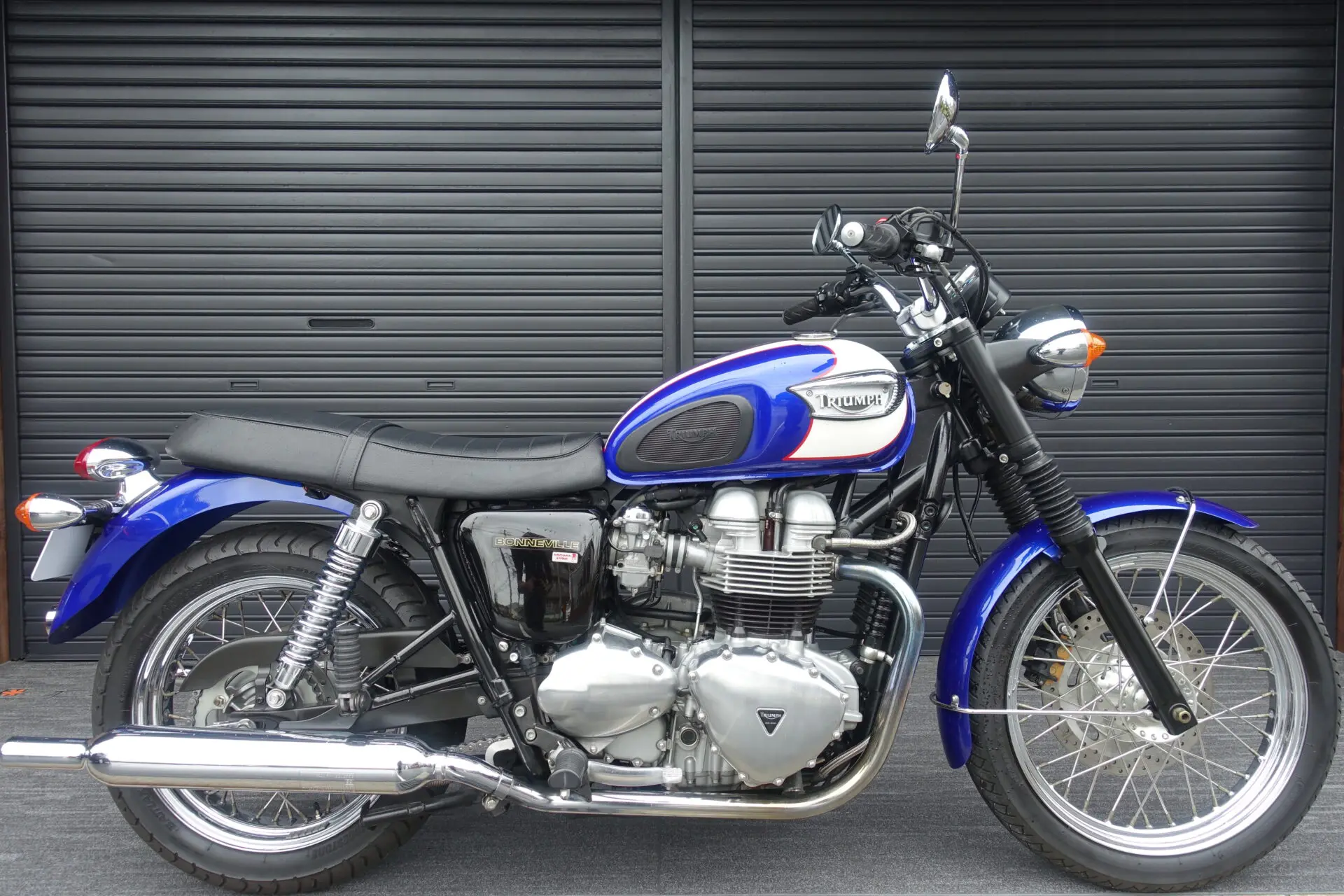 ボンネビル790 スチール製 ディスクブレーキ TRIUMPH ボンネビル790 | Escape Bike